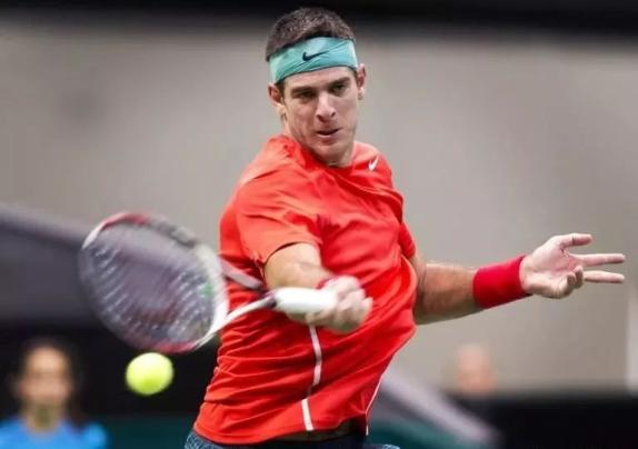 他在接受采 他在接受采