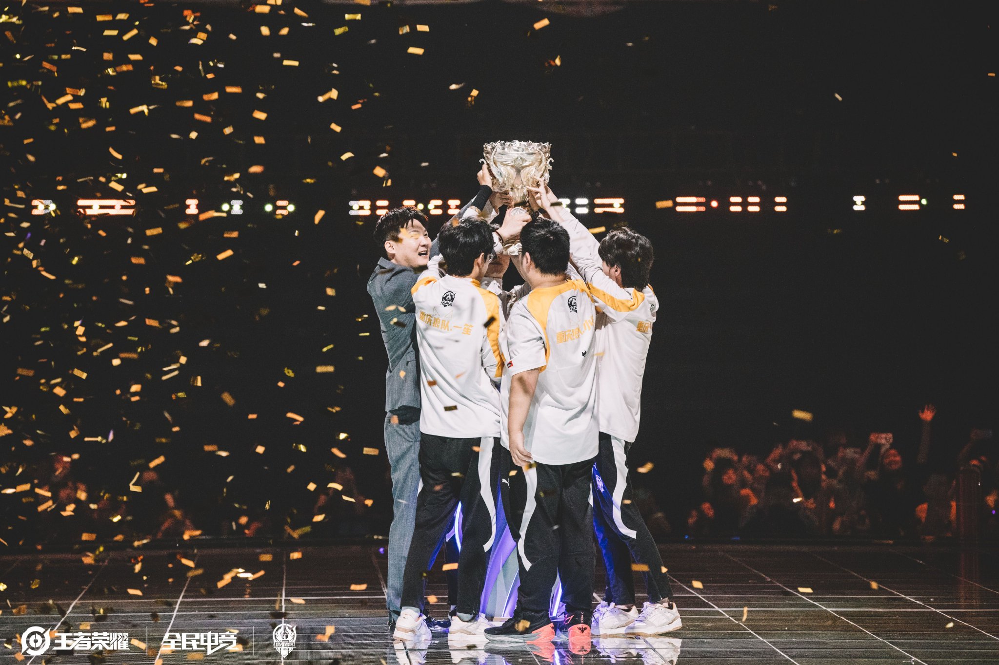 强劲的小组 强劲的小组